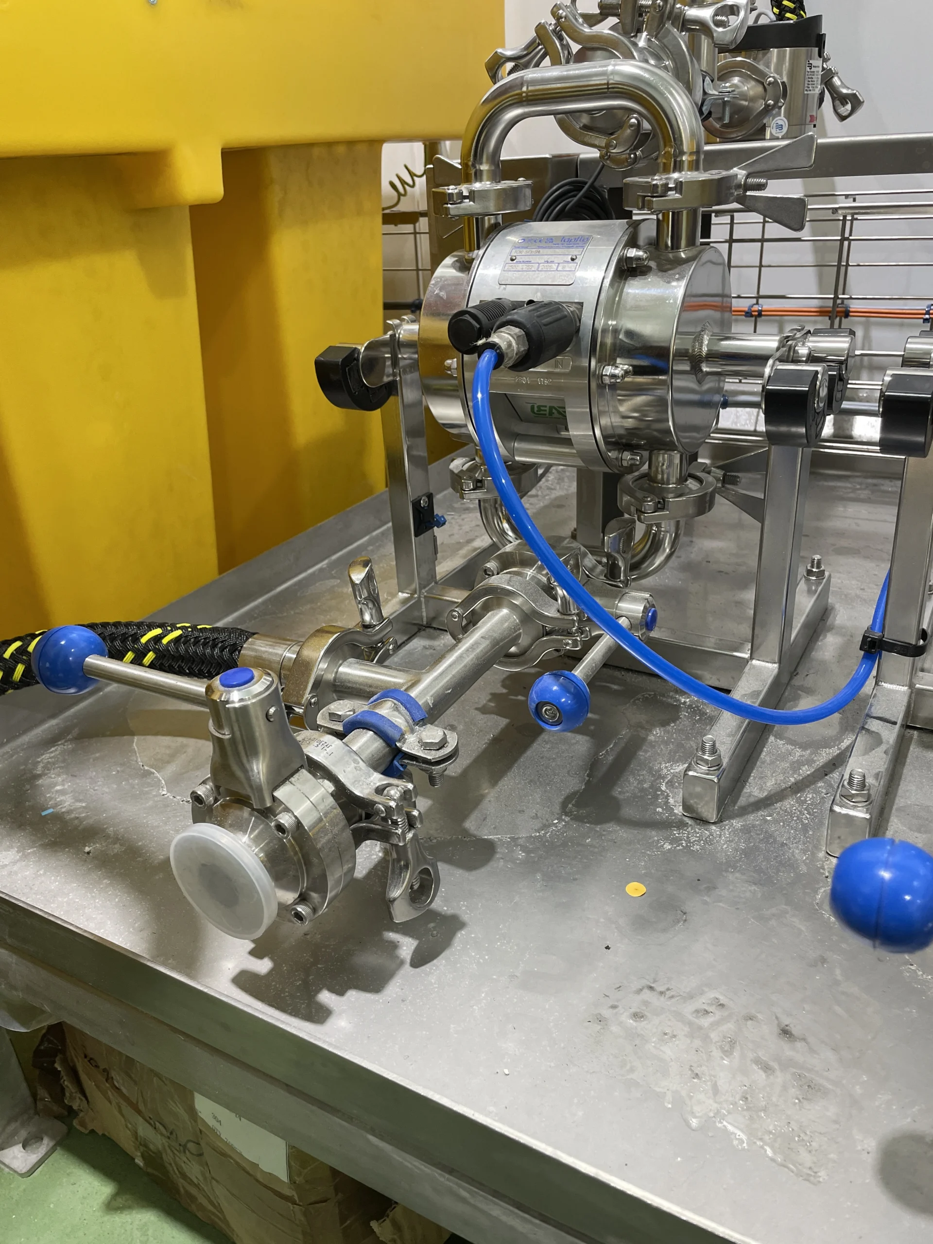 Sanitary low-energy air diaphragm pump