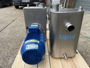 Picture of the front and back of Tapflo's industrial self priming centrifugal pumps
